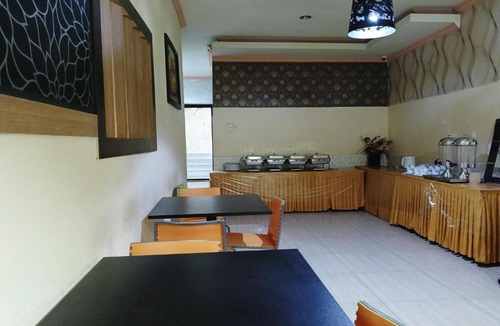 Kendari Hotel | Hotel O Puri Homestay