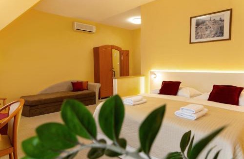 Tata Hotel | Hotel Penta Lux