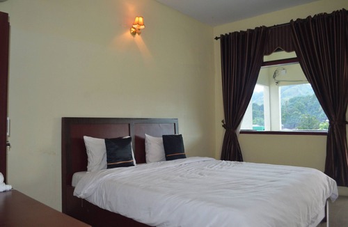 Parapat Hotel | Hotel Toba Shanda By Helocus