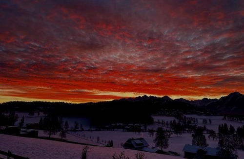 Ramsau am Dachstein Cabin | Hut with a view of the Dachstein and direct access to the ski and cross-country slopes.