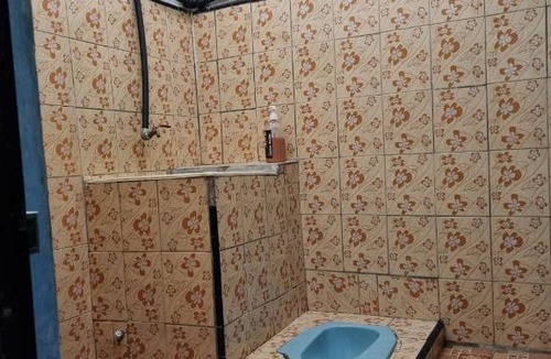 Waena House | J&R Home Stay Penginapan Murah Meriah.
