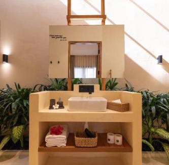 Gili Trawangan Villa | KOA One - Luxury 4BR Villa with Private Pool and Outdoor Cinema on Gili Trawangan