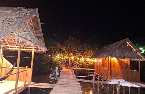 Arborek House | Kombrof Homestay & Dive Center