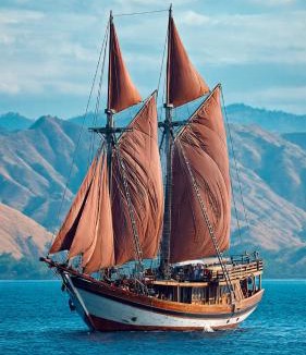 Nginamanu Boat Rental | Komodo Island
