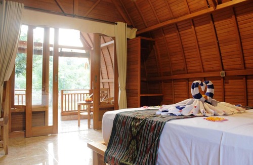 Pemuteran House | Kubu Padi Wooden House