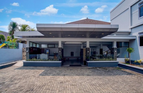 Bandar Lampung House | Kuraya Family Suite Escape