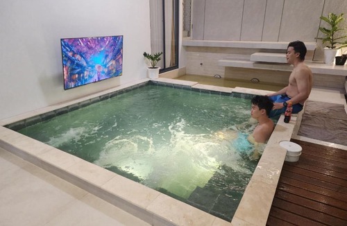 Padalarang House | Kyoto House - Kota Baru Parahyangan, with Indoor Warm Water Pool, Onsen Style, Near Whoosh and Parahyangan Golf