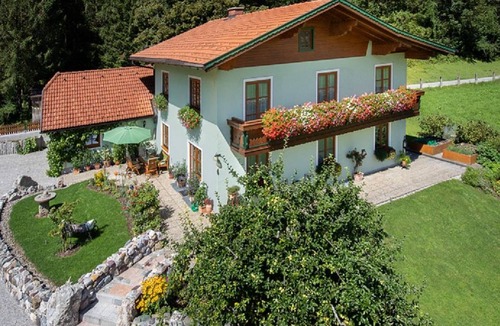 Golling an der Salzach Apartment | Landhaus Stockl - apartment /apartment, shower and bath, toilet, 2 bedrooms