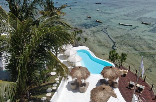 Ceningan Island Resort | Le Pirate Beach Club Nusa Ceningan - Adults Only