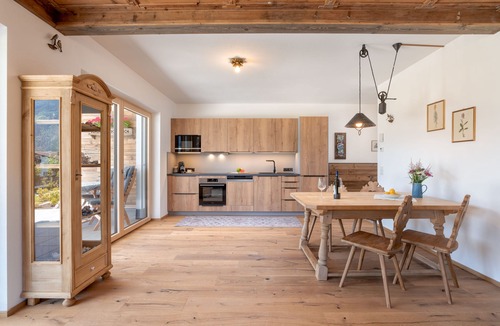 Fuegen Apartment | "Lottis Dahuam": a vacation apartment ideally located in Fügen, with a garden and a sauna