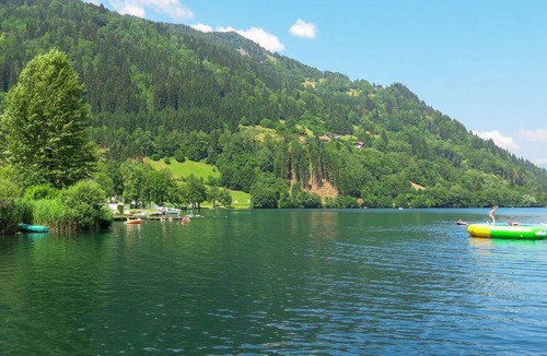 Einode bei Villach Villa | Lovely apartment in villa for 4 guests with WIFI, TV, terrace and pets allowed