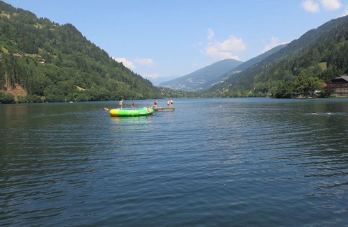 Einode bei Villach Villa | Lovely apartment in villa for 4 guests with WIFI, TV, terrace and pets allowed