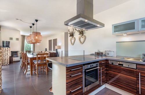 Sankt Urban Apartment | Lovely apartment for 6 guests with WIFI, TV, terrace and pets allowed