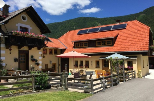 Gnesau Apartment | Lovely apartment for 5 people with hot tub, WIFI, TV, patio and pets allowed
