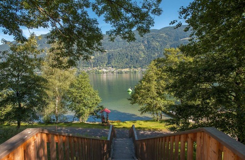Bodensdorf House | Lovely apartment in villa for 8 guests with WIFI, TV, terrace and parking