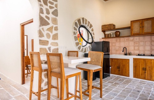 Tibubeneng Villa | Lush courtyard pool Sleeps six Berawa Villa