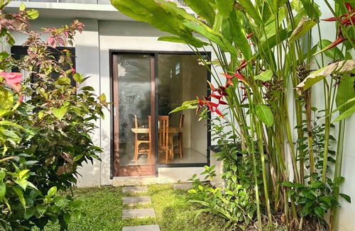 Dewi Sri Villa | Luxurious 3-bdrm villa in Bali pool, AC near Seminyak Beach, food and shopping