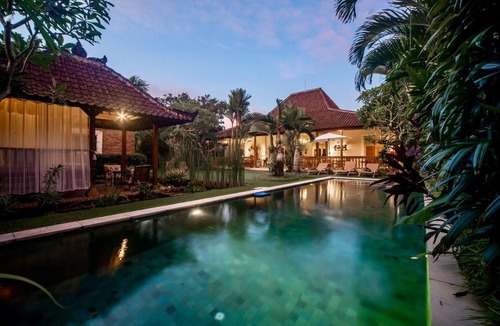 Dalung Villa | Luxurious Garden and Gazebo Modern Villa