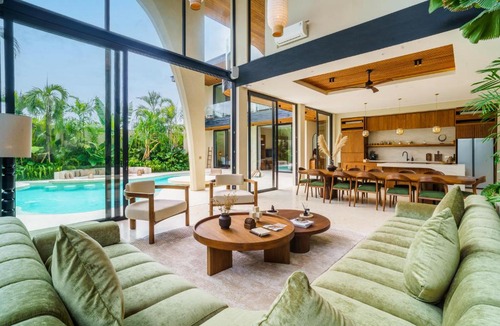 Umalas Villa | Luxury 6BR Tropical Villa with Beach Club Pool