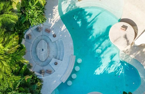 Umalas Villa | Luxury 6BR Tropical Villa with Beach Club Pool