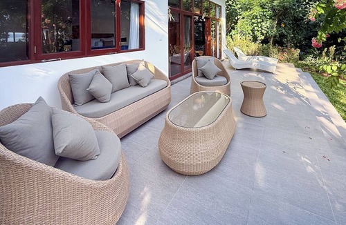 Pemuteran Apartment | Luxury Beachfront King Suite with Terrace, Pool, and Breakfast