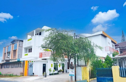 Bandar Lampung House | Luxury Deluxe DBL Retreat W/Free WiFi and Parking