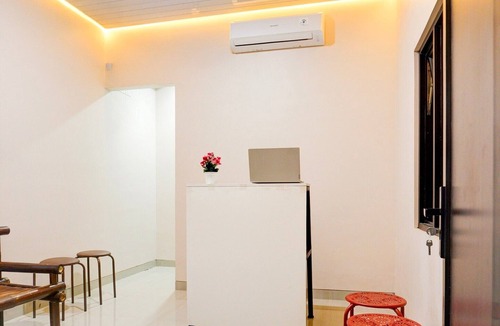 Rajabasa House | Luxury Deluxe DBL Retreat W/Free WiFi and Parking
