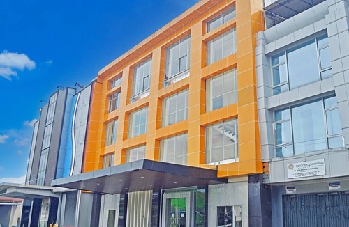 Balikpapan House | Luxury Deluxe DBL Retreat W/Free WiFi and Parking
