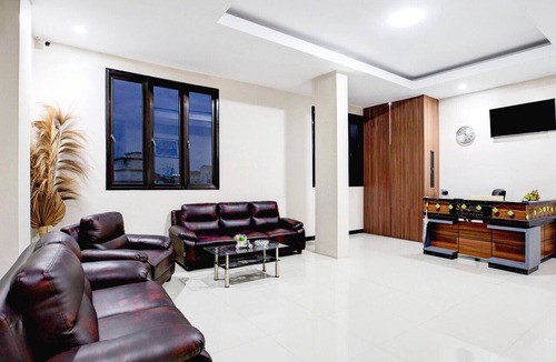 Balikpapan House | Luxury Deluxe DBL Retreat W/Free WiFi and Parking