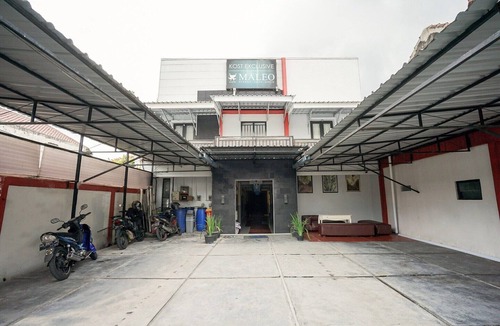 Catur Tunggal House | Luxury Deluxe DBL Retreat W/Free WiFi and Parking