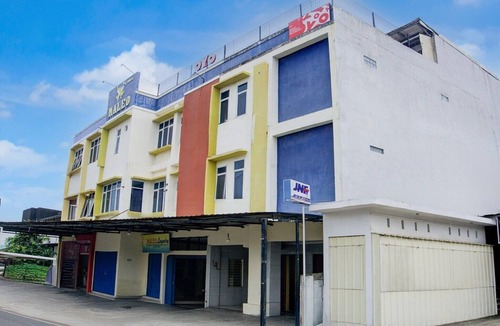 Palembang House | Luxury Deluxe DBL Retreat W/Free WiFi and Parking