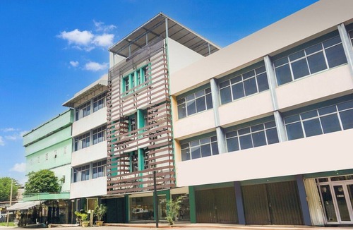 Palembang House | Luxury Deluxe DBL Retreat W/Free WiFi and Parking