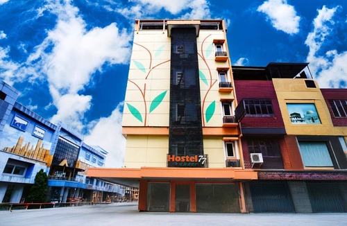 Palembang House | Luxury Deluxe DBL Retreat W/Free WiFi and Parking