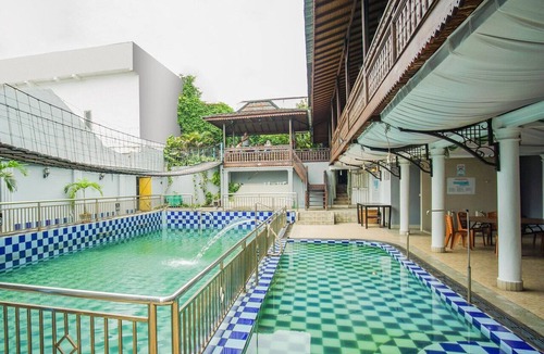 Palembang House | Luxury Deluxe DBL Retreat W/Free WiFi and Parking