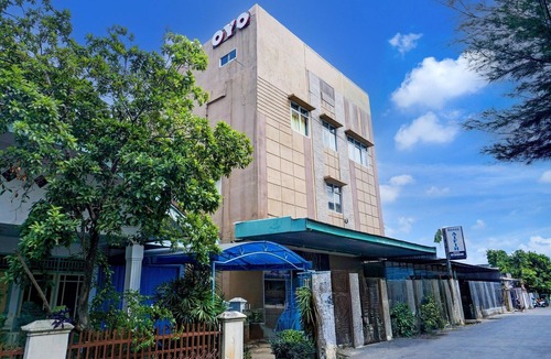 Palembang House | Luxury Deluxe DBL Retreat W/Free WiFi and Parking