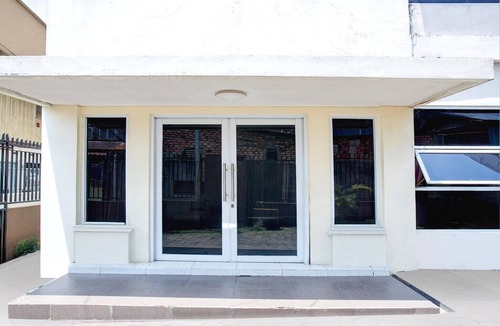 Palembang House | Luxury Deluxe DBL Retreat W/Free WiFi and Parking
