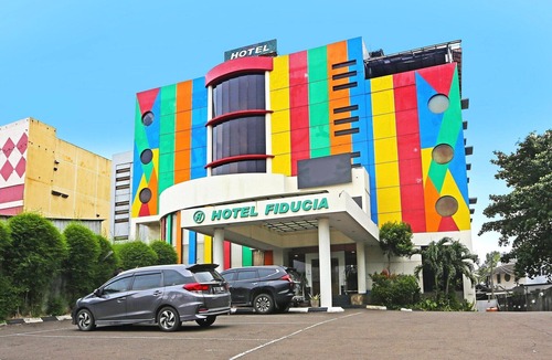 Serpong House | Luxury Deluxe DBL Retreat W/Free WiFi and Parking