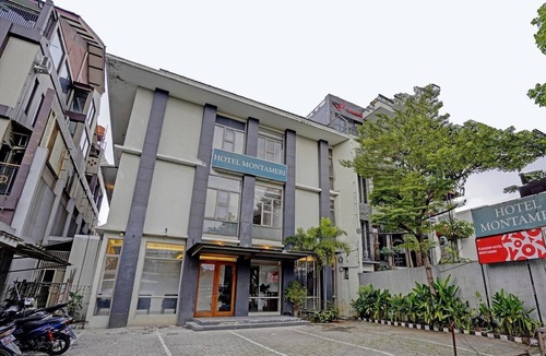 Bandung House | Luxury Deluxe DBL Retreat W/Free WiFi and Parking