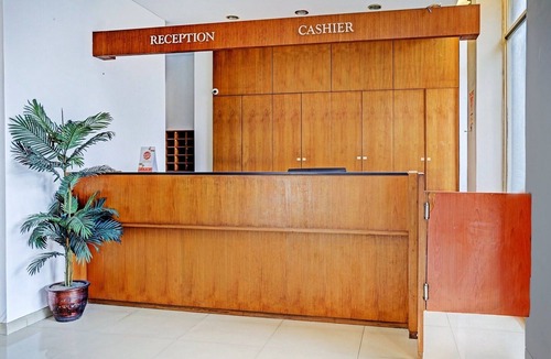 Bandung House | Luxury Deluxe DBL Retreat W/Free WiFi and Parking