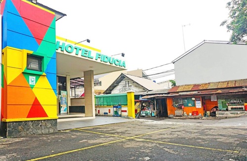 East Jakarta House | Luxury Deluxe DBL Retreat W/Free WiFi and Parking