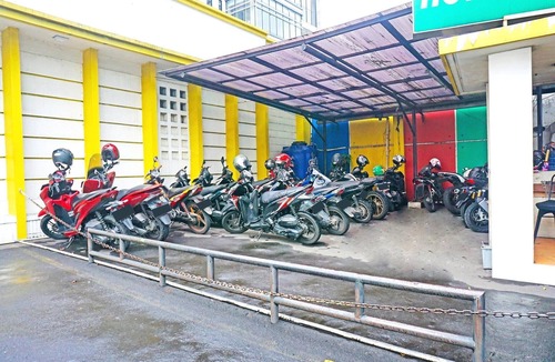 East Jakarta House | Luxury Deluxe DBL Retreat W/Free WiFi and Parking
