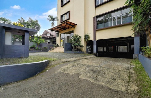 Cilandak House | Luxury Deluxe DBL Retreat W/Free WiFi and Parking