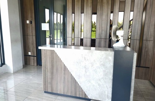 Cikarang House | Luxury Deluxe DBL Retreat W/Free WiFi and Parking