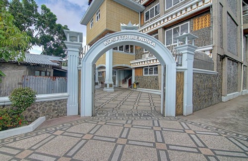Padang House | Luxury Deluxe DBL Retreat W/Free WiFi and Parking