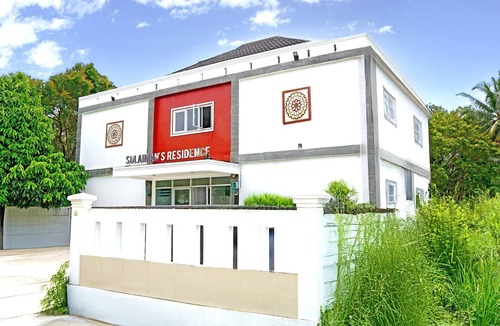 Padang House | Luxury Deluxe DBL Retreat W/Free WiFi and Parking