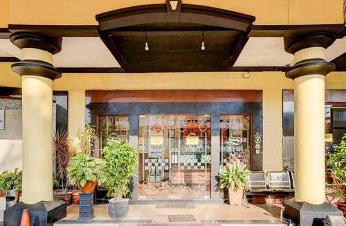 Batam House | Luxury Deluxe DBL Retreat W/Free WiFi and Parking
