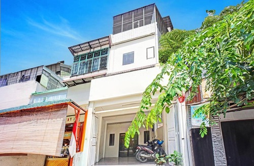 Medan House | Luxury Deluxe DBL Retreat W/Free WiFi and Parking