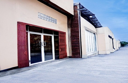 Medan House | Luxury Deluxe DBL Retreat W/Free WiFi and Parking
