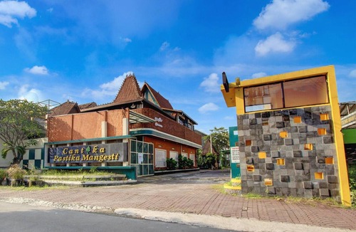 Baki House | Luxury Deluxe DBL Retreat W/Free WiFi and Parking