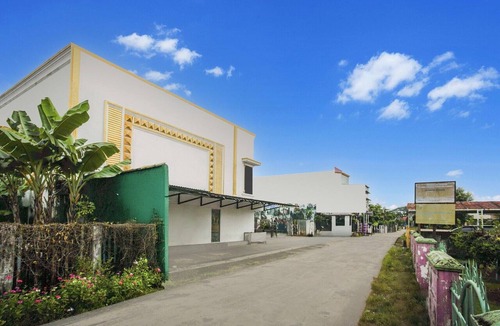Palembang House | Luxury Family Stay with Extra Space and Free WiFi